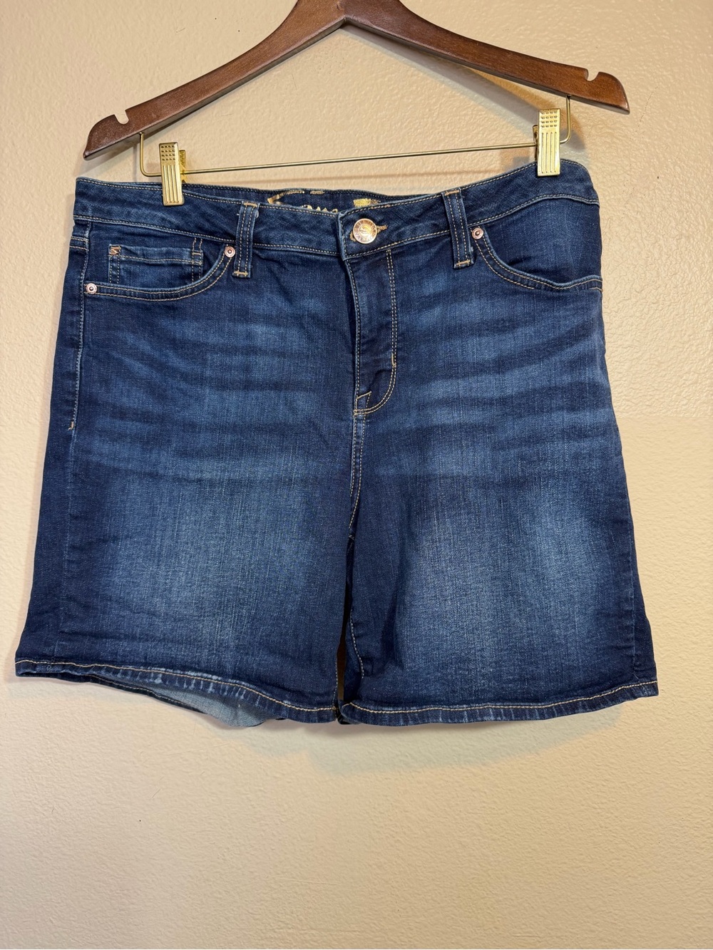 Seven7 Dark Wash Denim Women’s Weekend Shorts